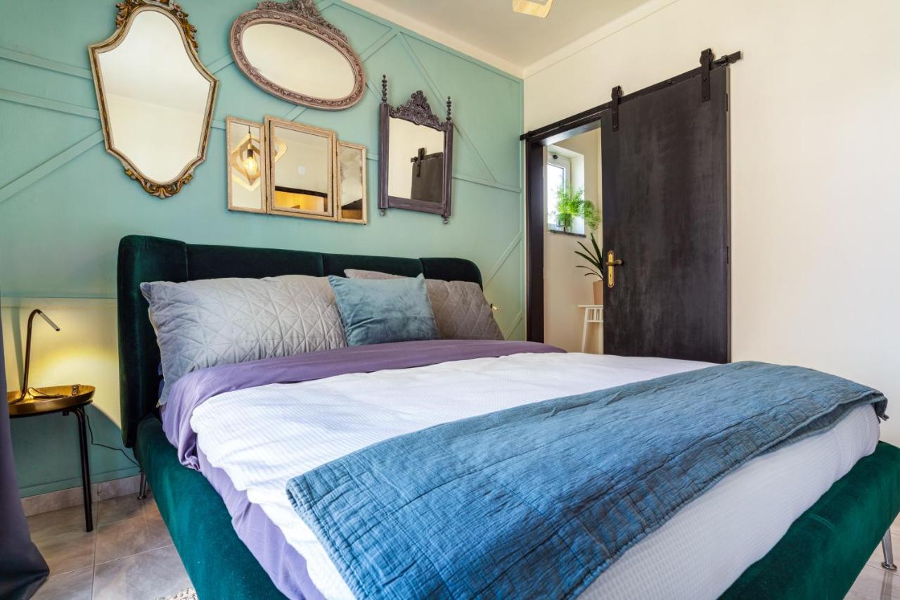 Arty Vintage Townhouse With Rooftop Shower & Sun Loungers Olhão Exterior foto